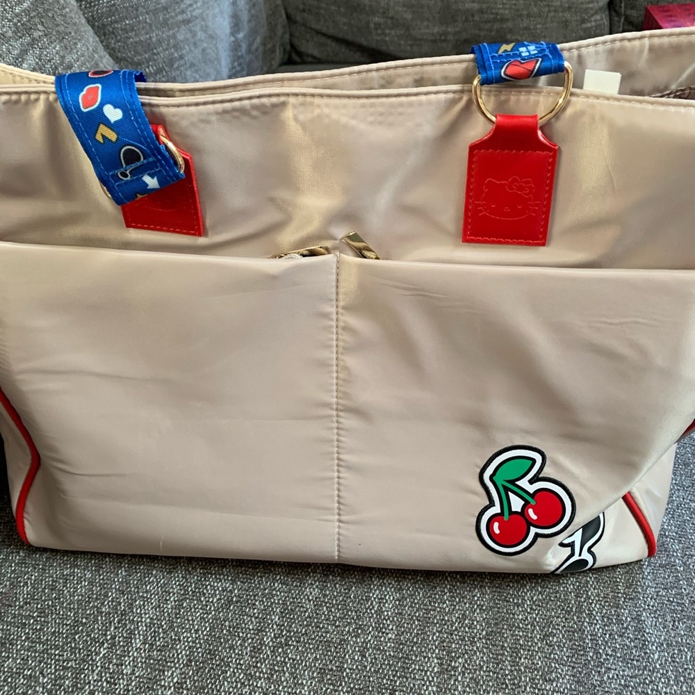 Hello Kitty Tote - Picture 7 of 9